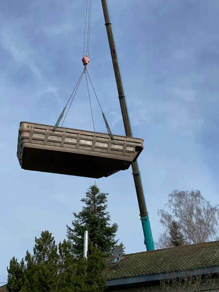 Kundenreferenzen GFK-Pool Wird Zum Einsatzstelle Transportiert